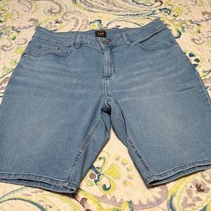 Lee Women Light Blue Jean Shorts. Size 16W